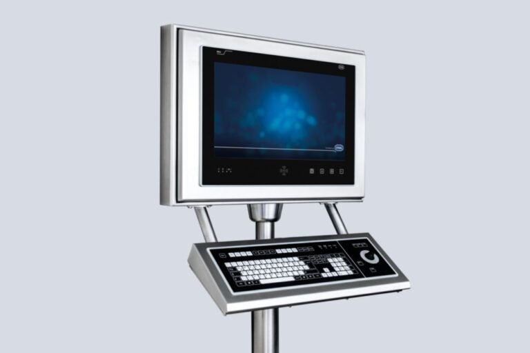 computer con casella pec aperta sullo schermo