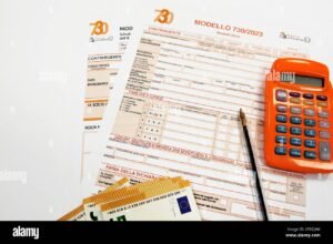 documento fiscale italiano con simboli economici